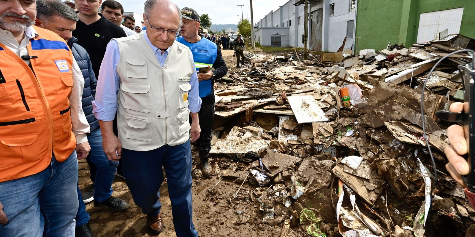 Alckmin anuncia R$ 741 milhões para cidades do RS afetadas por ciclone