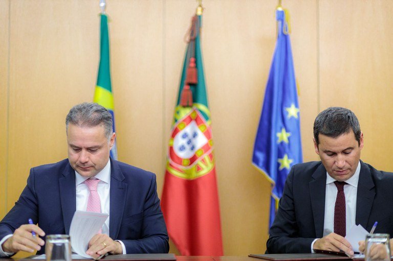 Assinatura de acordo pelo Governo Federal garante uso de CNH por brasileiros residentes em Portugal — Ministério dos Transportes