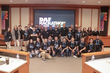 DAF Caminhões premia universitários vencedores da primeira edição do Hackathon DAF