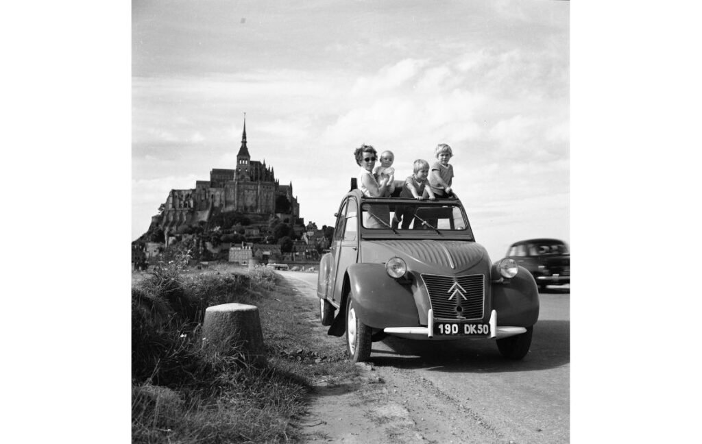 Histórico, icônico e popular: o 2 CV comemora seu 75º aniversário | Citroën