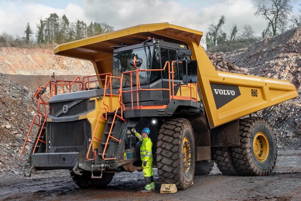Volvo CE lança caminhão rígido R60 para mineração e pedreiras