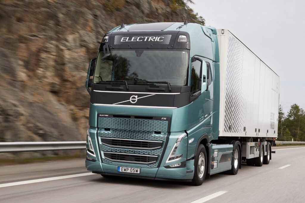 Volvo FH Electric recebe o prêmio “Caminhão do Ano 2024”