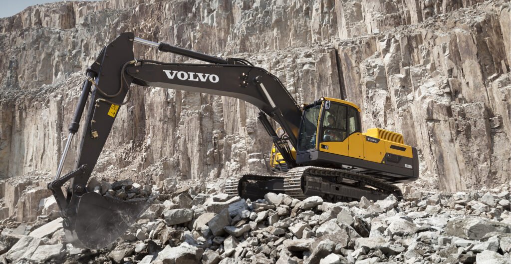 Volvo lança nova escavadeira EC350DL, uma nova solução para trabalhos pesados