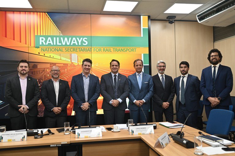 SNTF e comitiva italiana discutem investimentos em ferrovias no Brasil