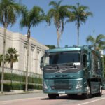Curitiba inicia testes com caminhão elétrico Volvo na coleta de lixo